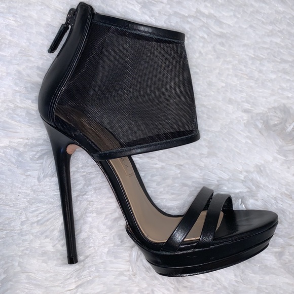 High Heels ~ Black BCBG MaxAzria - Picture 4 of 6